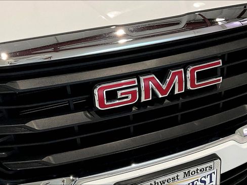 Used 2024 GMC Terrain SLE FWD image 33