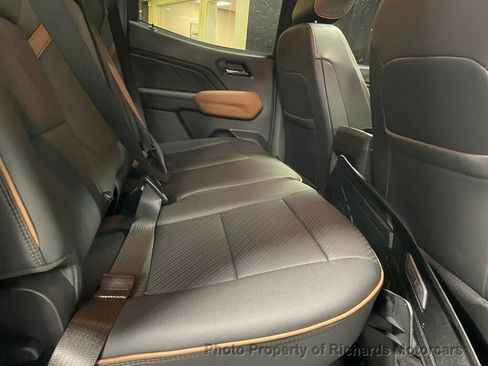 Used 2025 GMC Canyon AT4 w/ Technology Plus Package AWD/4WD image 18