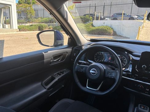 Used 2025 Nissan Pathfinder SV AWD/4WD image 37