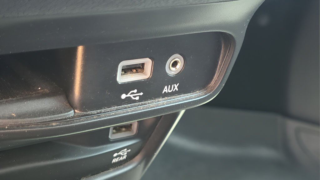 Used 2020 Chrysler Pacifica Limited FWD image 29