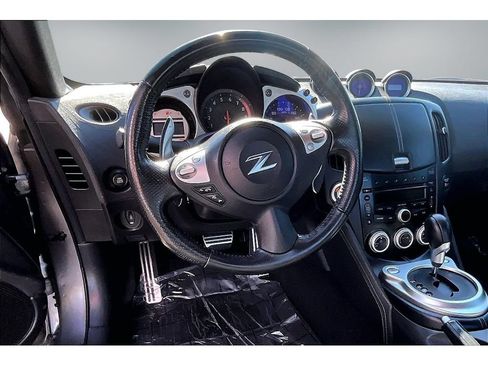 Used 2009 Nissan 370Z Touring w/ Sport Pkg RWD image 7