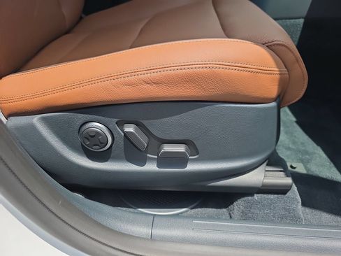 New 2026 Genesis GV70 2.5T Advanced AWD/4WD image 33