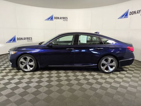 Used 2018 Honda Accord Touring image 2