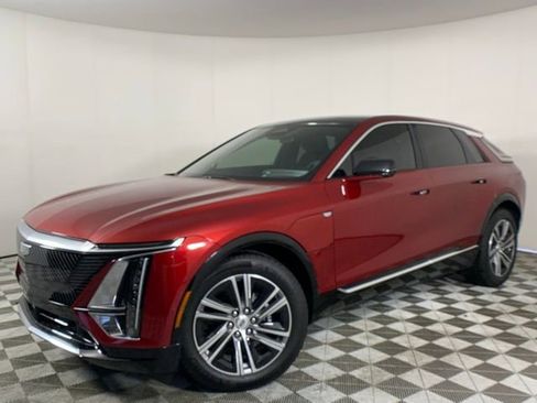 New 2024 Cadillac Lyriq Luxury AWD/4WD image 2