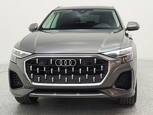 Used 2024 Audi Q8 Premium Plus image 2