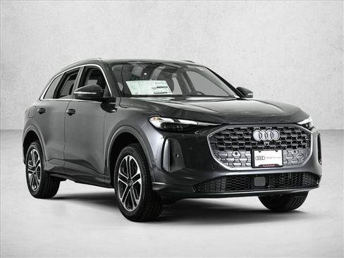 Certified 2025 Audi Q5 Premium w/ Convenience Package AWD/4WD image 3
