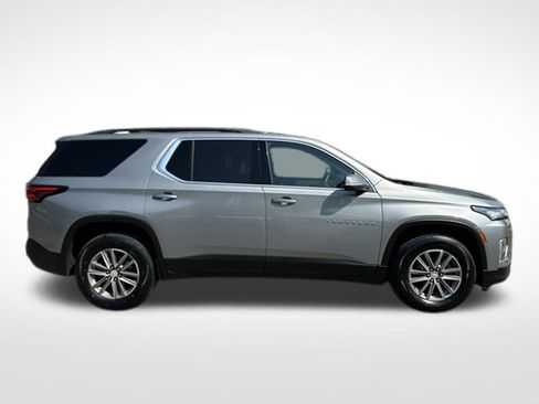 Used 2023 Chevrolet Traverse LT FWD image 7