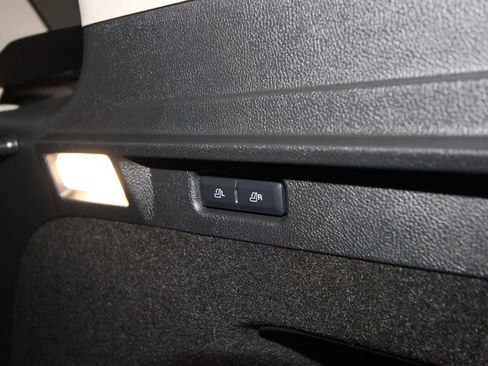 Used 2025 Lincoln Corsair AWD w/ Equipment Group 101A image 38