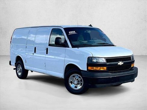 Used 2018 Chevrolet Express 2500 RWD image 12