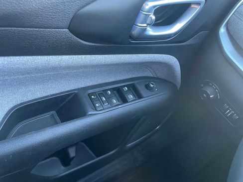 Used 2024 Jeep Compass Latitude image 23