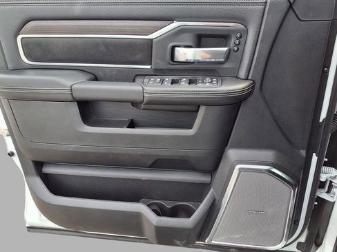 New 2026 RAM 2500 Laramie AWD/4WD image 17