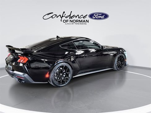 Used 2024 Ford Mustang GT Premium image 9