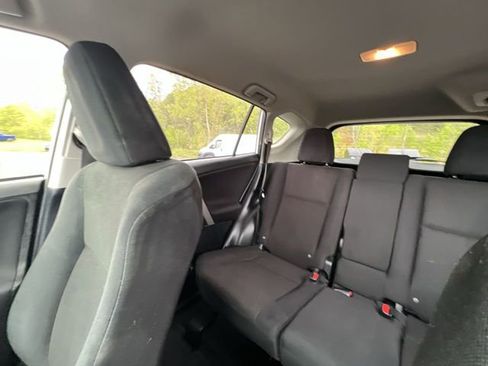 Used 2018 Toyota RAV4 LE FWD image 13
