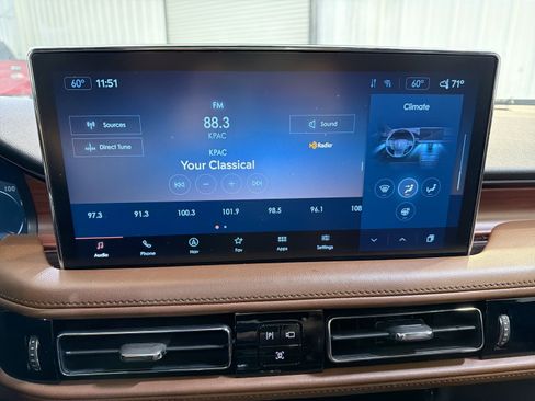 Used 2023 Lincoln Nautilus Reserve w/ Luxury Package FWD image 17
