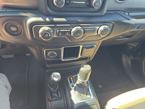 Used 2021 Jeep Wrangler Sport AWD/4WD image 17