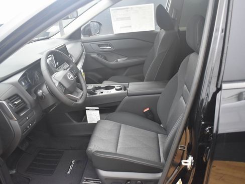 New 2025 Nissan Rogue SV image 18