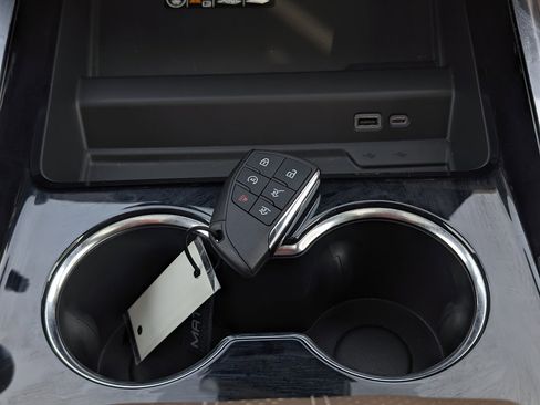 New 2026 Chevrolet Suburban High Country image 28