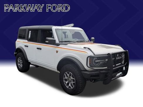 Used 2024 Ford Bronco Badlands image 3
