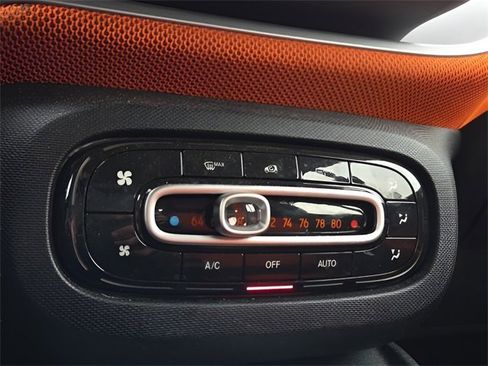 Used 2016 smart fortwo passion image 31