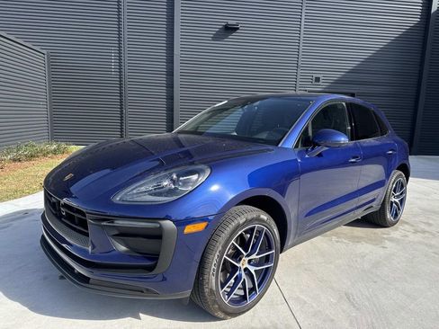 Certified 2025 Porsche Macan AWD/4WD image 1