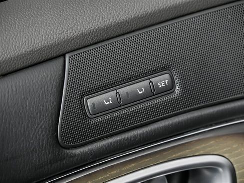 Used 2015 INFINITI Q70 L 5.6 w/ V8 Deluxe Technology Package image 15