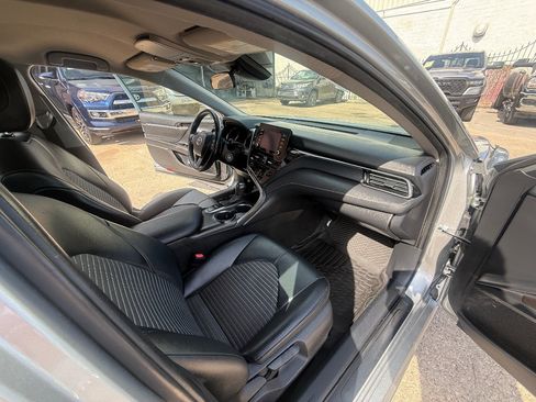 Used 2022 Toyota Camry SE FWD image 14