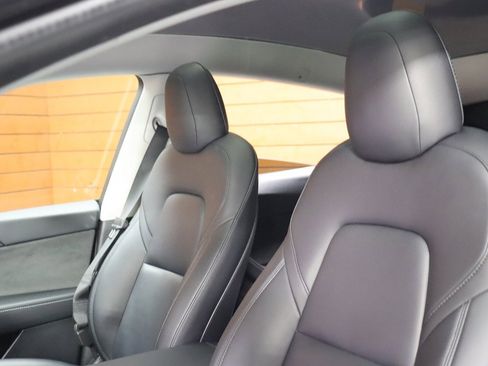 Used 2023 Tesla Model Y Long Range image 31