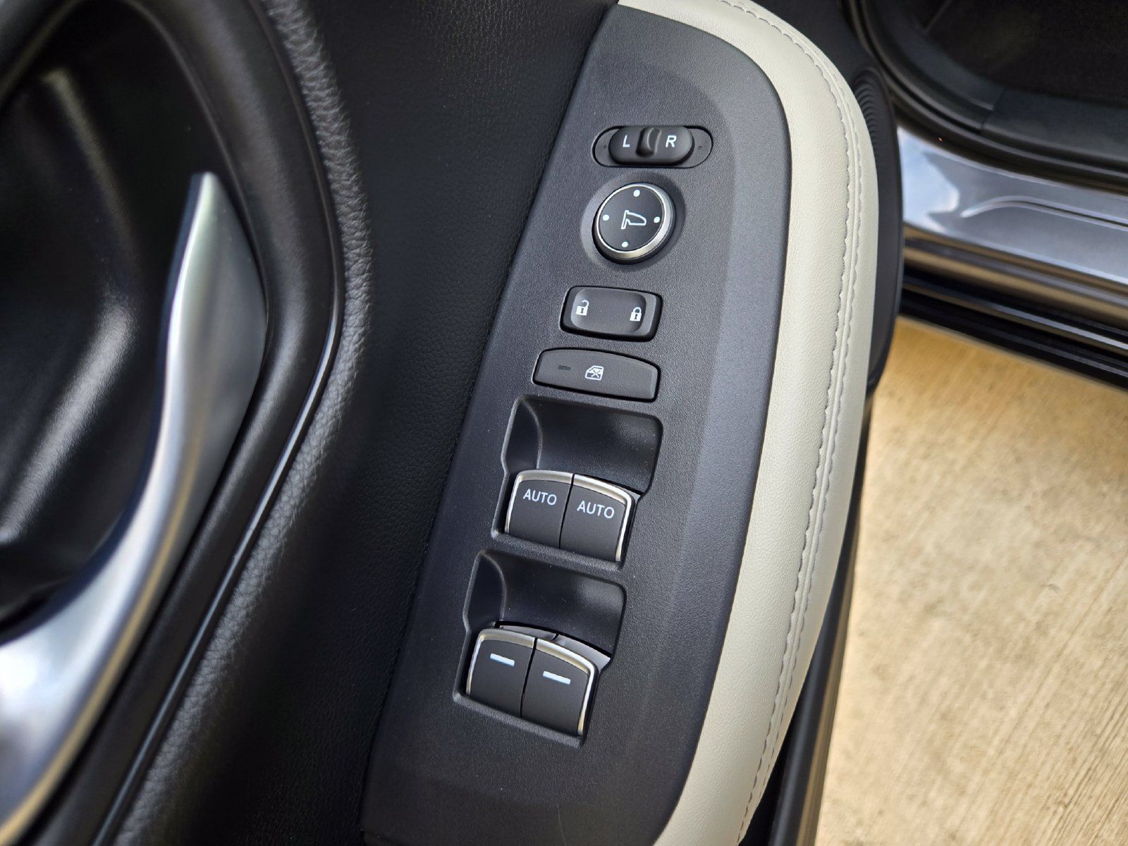 Used 2027 Honda HR-V EX-L image 30