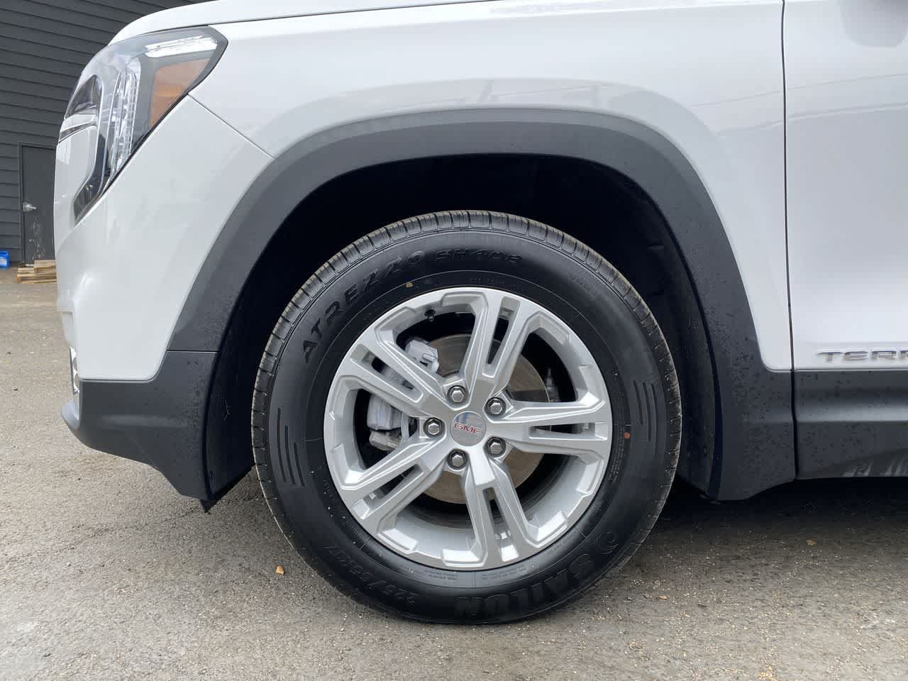 Used 2024 GMC Terrain SLE AWD/4WD image 11