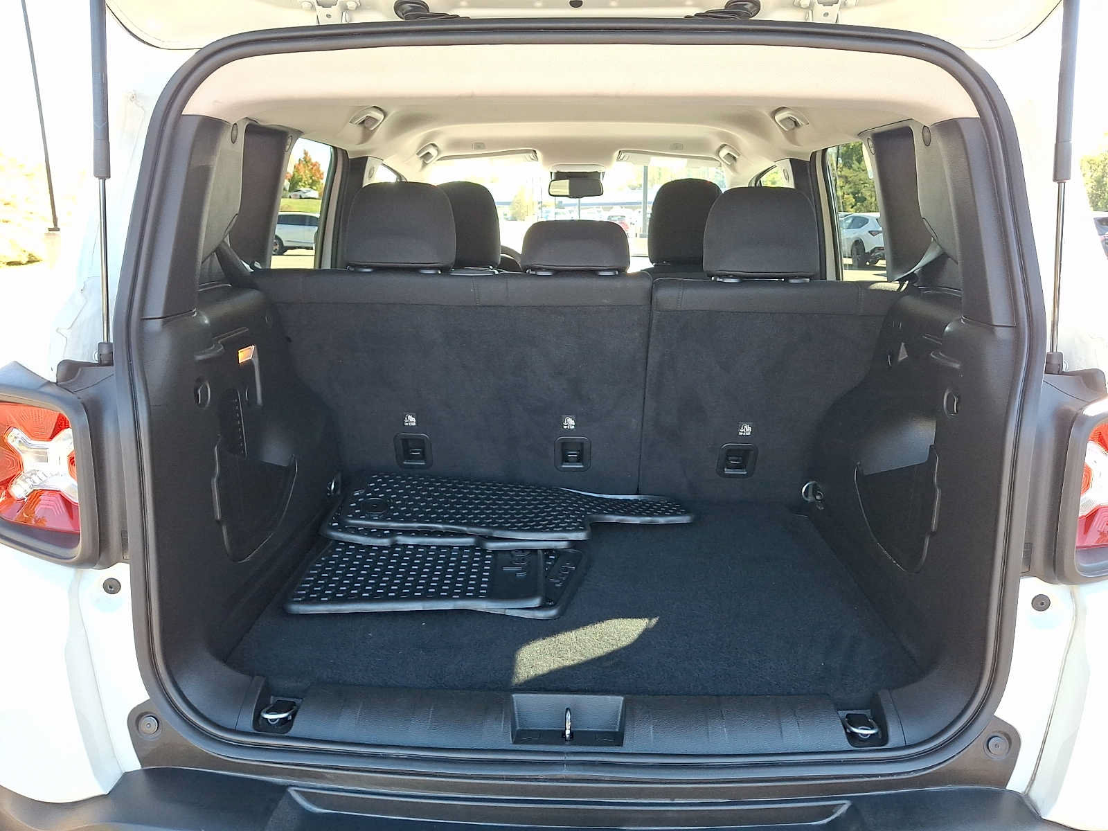 Used 2023 Jeep Renegade Trailhawk AWD/4WD image 29