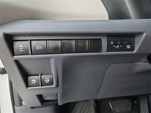 Used 2021 Toyota Sienna LE image 17