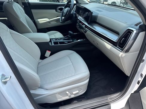 Certified 2025 Kia Sorento EX AWD/4WD image 15