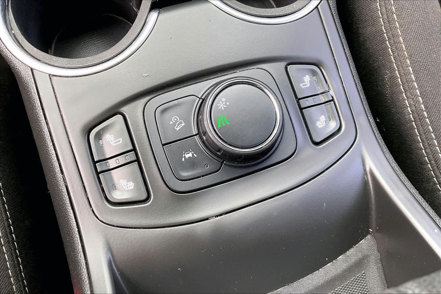 Used 2022 GMC Terrain SLE w/ Driver Convenience Package FWD image 30
