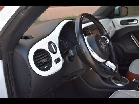 Used 2017 Volkswagen Beetle 1.8T S FWD image 21