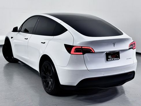 Used 2021 Tesla Model Y Long Range image 12