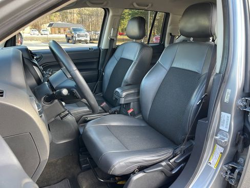 Used 2014 Jeep Compass Latitude image 16