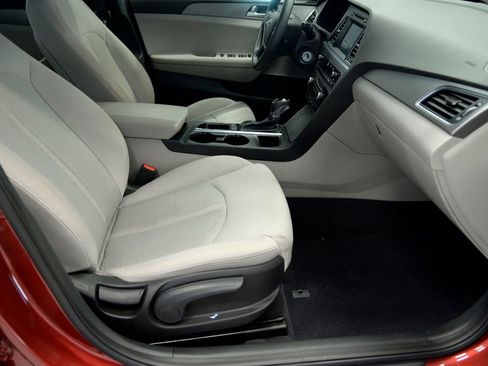 Used 2016 Hyundai Sonata SE w/ Cargo Package image 29