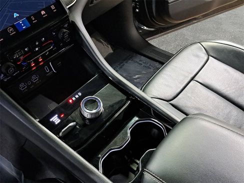 Certified 2022 Jeep Grand Cherokee Limited w/ Luxury Tech Group II image 25