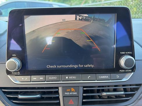 Used 2025 Nissan Altima 2.5 SV FWD image 29