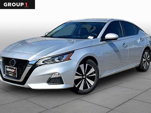 Certified 2022 Nissan Altima 2.5 SV FWD image 1