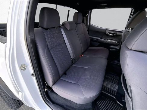 Certified 2019 Toyota Tacoma TRD Off-Road w/ Technology Package AWD/4WD image 29