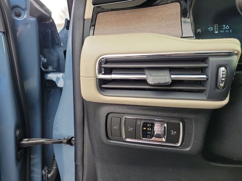 New 2026 Lincoln Corsair Reserve w/ Rear Removable Package Tray image 22