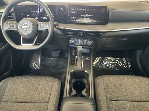 Used 2025 Nissan Kicks SV FWD image 13