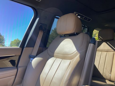 Used 2023 Land Rover Range Rover Long Wheelbase SE image 19