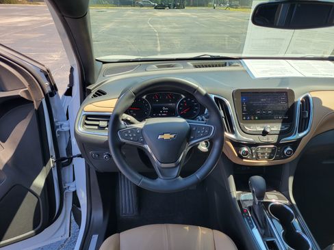 Certified 2024 Chevrolet Equinox Premier FWD image 13