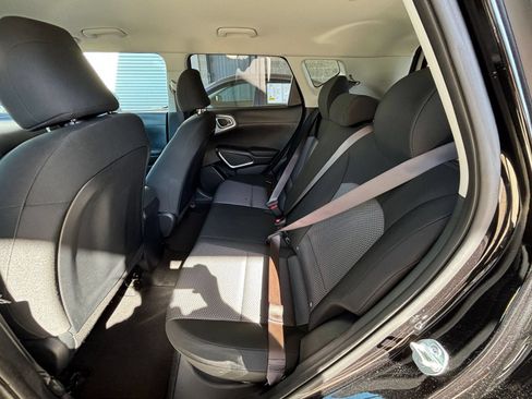 Used 2025 Kia Soul LX w/ LX Technology Package FWD image 22