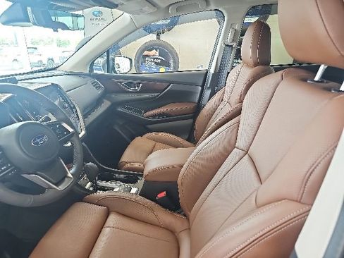 Used 2025 Subaru Ascent Touring AWD/4WD image 2