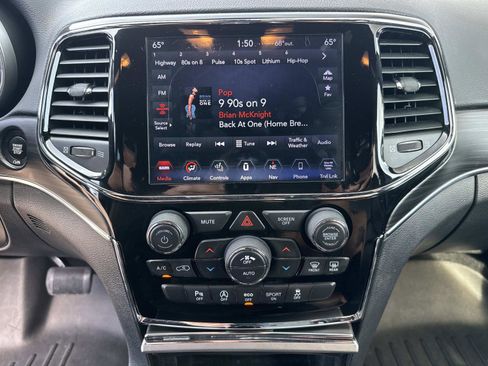 Used 2020 Jeep Grand Cherokee Limited image 27