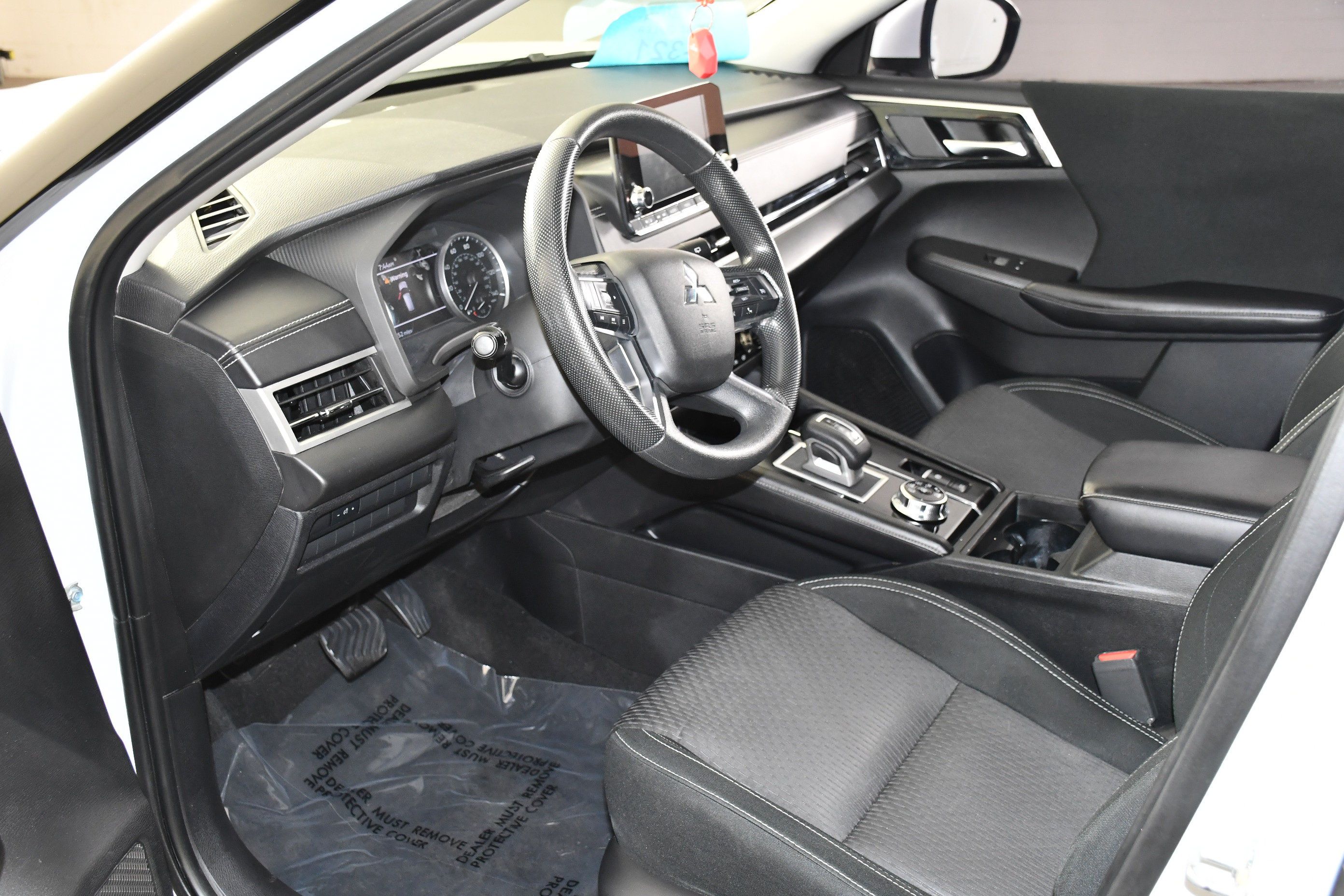 Used 2022 Mitsubishi Outlander ES AWD/4WD image 2