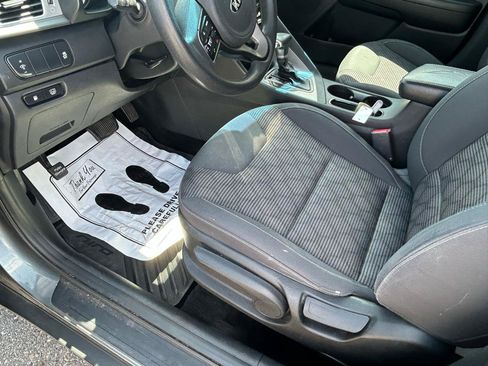 Used 2017 Kia Niro LX FWD image 10